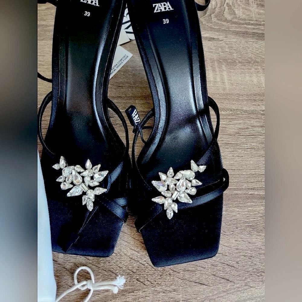 NEW WOMEN'S ZARA SANDALS RHINESTONE STRAPPY BLACK COLOR SIZE 8 EU 39.
